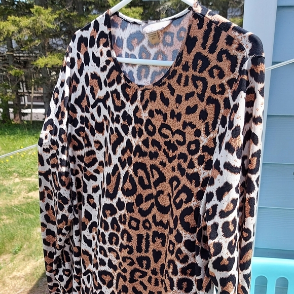 TanJay Leopard print top - Picture 2 of 5